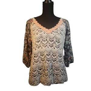 BKE BOUTIQUE WOMENS LACE BLOUSE SIZE S